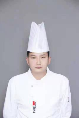 乌鲁木齐市驻地常务副会长阿力木江·阿布都热合曼